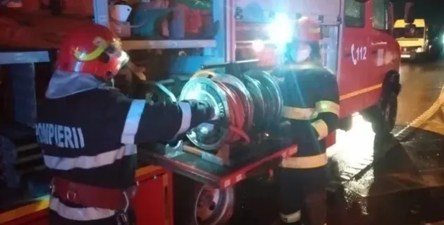 Explozie urmată de incendiu, la Zărneşti