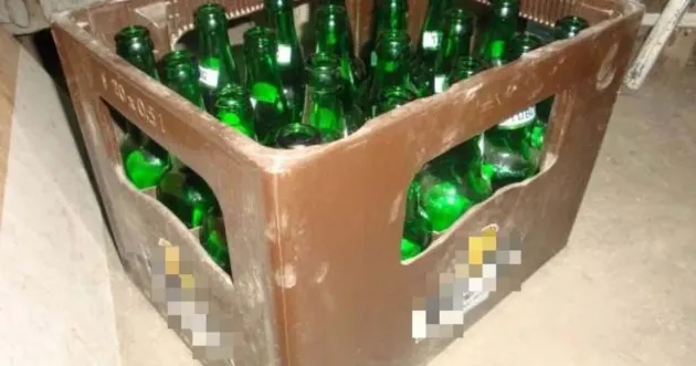 A băut o ladă de bere pentru a elimina vaccinul anti-COVID