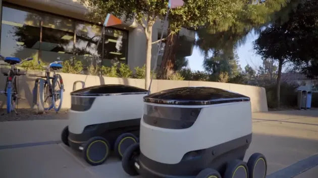 Glovo trebuie să obţină avizul Poliţiei pentru a-şi testa roboţii pe străzile din Braşov  