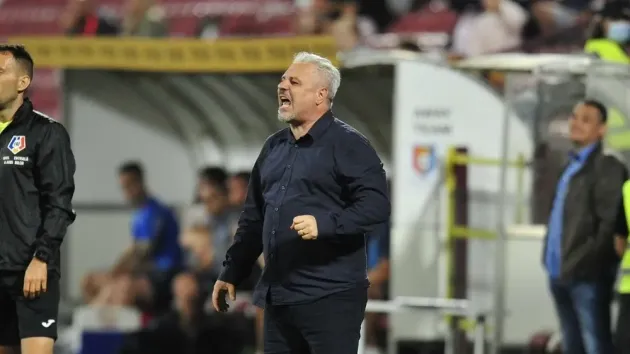 La Rapid, Şumudică ar antrena şi gratis