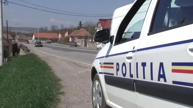 Scandal într-o familie din Comăna, soţul scos din casă de poliţişti