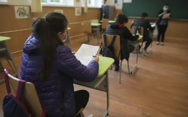 IŞJ Braşov: 597 de elevi depistaţi cu Covid, de la începutul anului şcolar