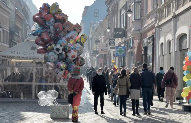 Braşovul, înapoi la mască. Vaccinaţi, nevaccinaţi, nu contează