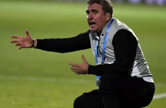 Hagi e văzut ca o sperietoare pentru arbitri