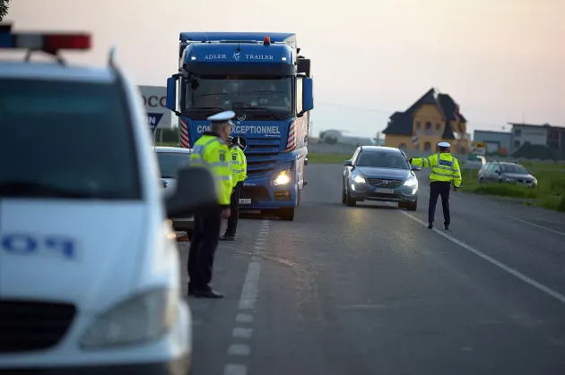 Racoş: Fără permis, fără acte la maşină, prins abia când a făcut victime