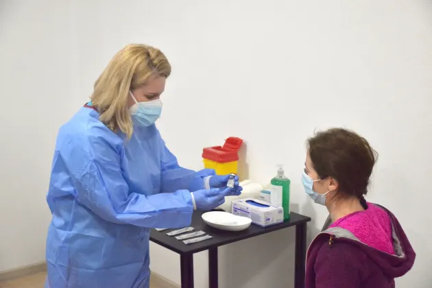 Zi cu record şi de vaccinări la Braşov: 649 la doza 1, 108 la doza 2, 1.156 la doza 3