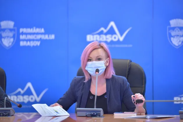 Braşovul, dispus să plătească salariile pentru încă 12 medici şi asistente în şcoli.  Fără bani, poate le aprobă ministerul