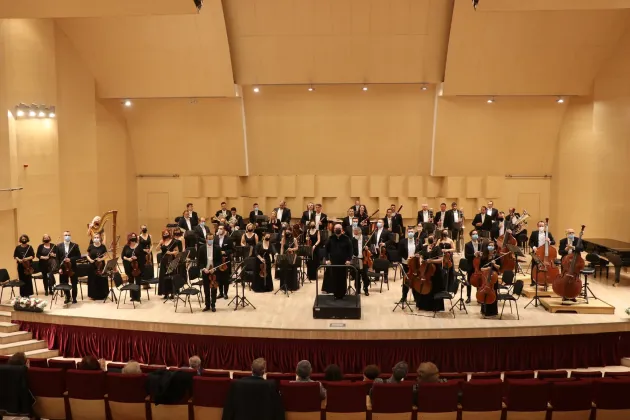 Orchestra Filarmonicii Braşov va cânta alături de Cristi Minculescu, Adrian Despot şi Flavius Buzilă