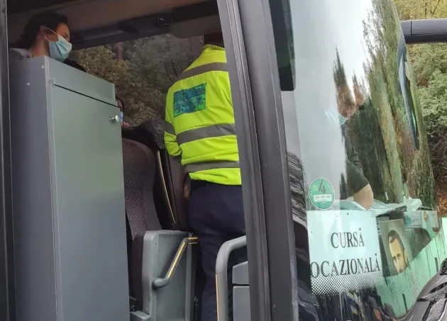 Orice microbuz şi autobuz, oprit pe stradă:  cam 4 pe zi găsite cu defecţiuni tehnice