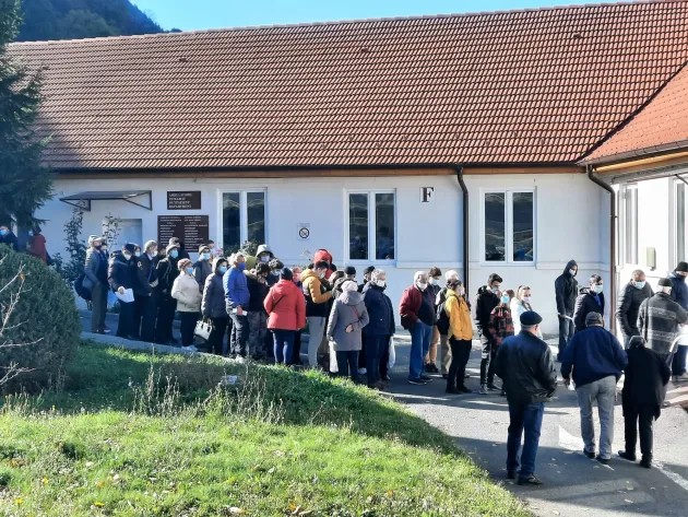 Centrul de vaccinare de la Spitalul Militar Braşov îşi va extinde programul până la 20.00
