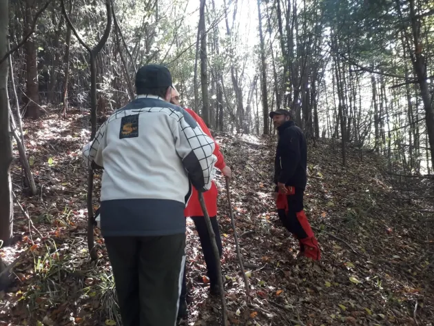 Braşoveni scoşi dintr-o râpă din Piatra Mare, după ce şi-au umplut plasele cu ghebe „false”