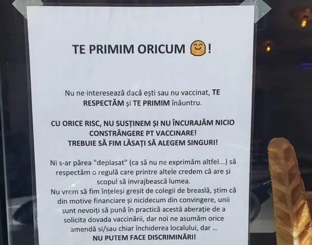 „Te primim oricum!”: Un afiş pus pe uşa unui local din Braşov care a învrăjbit Facebook-ul