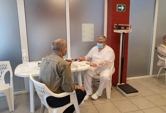 10.350 de persoane au primit deja doza 3, la Braşov