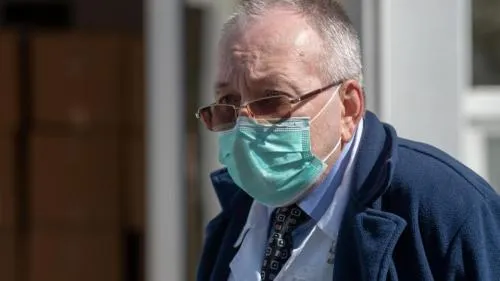Medic: Indiferent de câte ori ne vaccinăm, acum şi poate şi în viitor va trebui să purtăm mască  