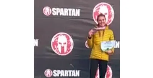 O poliţistă pe care n-ai vrea s-o ai pe urme, campioana din Bran: în 4 ore, 21 de km printre tufişuri, şanţuri, sârmă ghimpată şi obstacole înalte