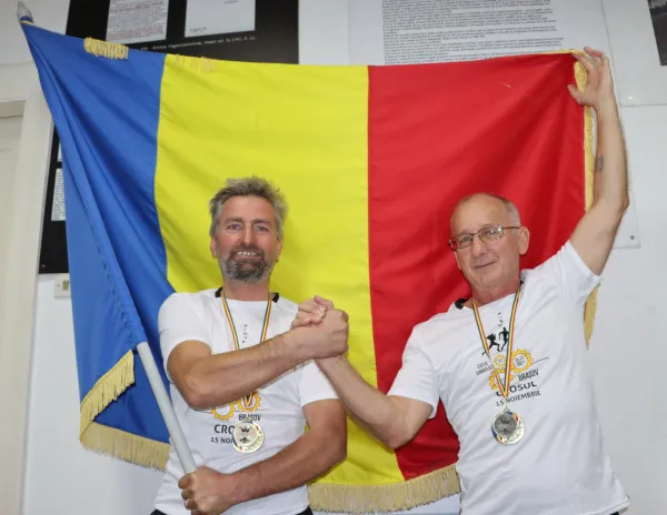 Cros în doi: Ei sunt cei care vor reface astăzi pe traseul pe care, acum 32 de ani, s-a auzit pentru prima oară „Jos Ceauşescu!”, „Jos comunismul!”