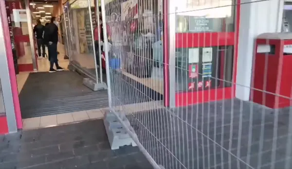 „Zidurile Berlinului”, date jos, la Braşov