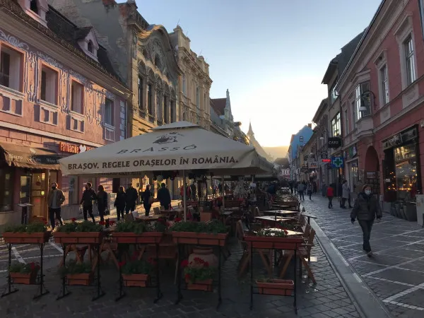 2.483,6 lei, în loc de 6.209 lei: Cârciumarii din Braşov vor plăti taxe mai mici anul viitor