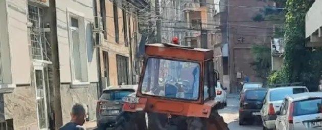 Făgăraş: Cu tractorul la oraş