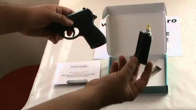 Arma cu gaze şi 32 de cartuşe  