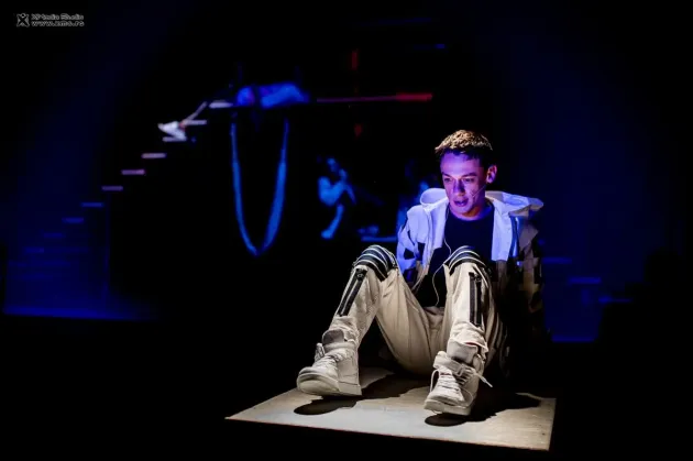 Spectacolul de teatru multimedia „iHamlet”, din nou la Reduta. On-line, acum