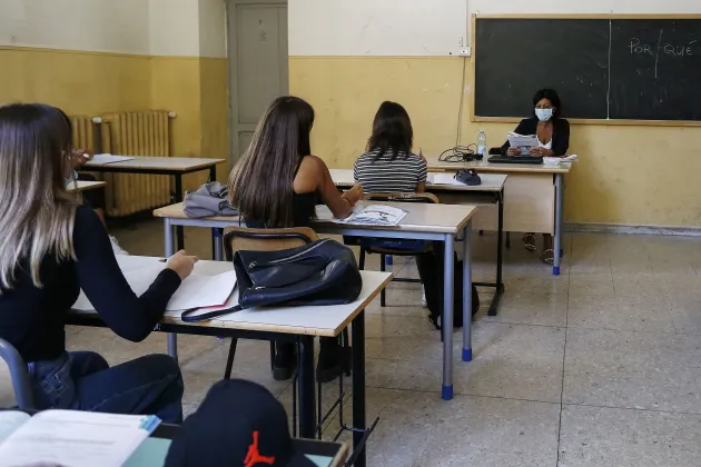 Tezele, din 6 decembrie, cu prezenţă fizică: doar două la gimnaziu, trei la liceu