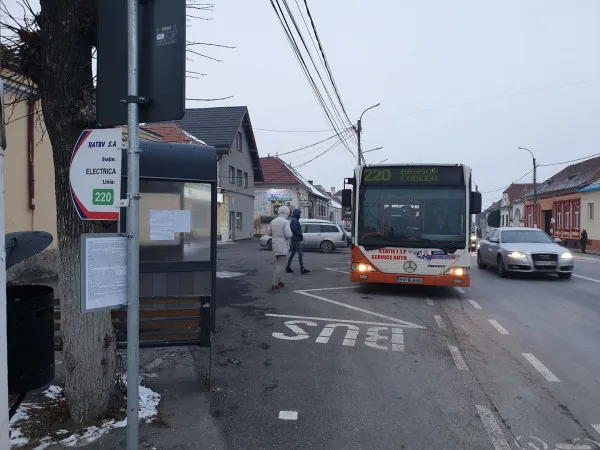 Zona metropolitană rămâne la RATBV, restul a fost scos la licitaţie: Consiliul Judeţean Braşov a lansat procedura de selecţie pentru operatorii de transport care vor prelua cele 51 de trasee nou configurate în judeţ