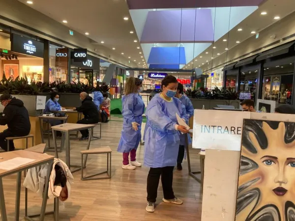 De azi, vaccinare anti-Covid şi la mall