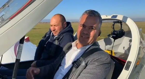 Anul viitor s-ar putea zbura de pe Aeroportul Internaţional Braşov. Şantierul a fost survolat cu un avion de preşedintele Consiliului Judeţean   