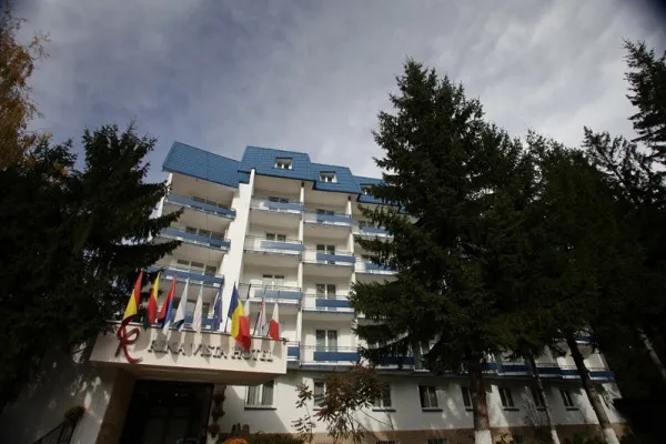 Două hoteluri din Poiana Braşov au proprietar nou: Rina Tirol şi Rina Vista au fost vândute cu peste 4 milioane  unor afacerişti din Constanţa şi Buzău 