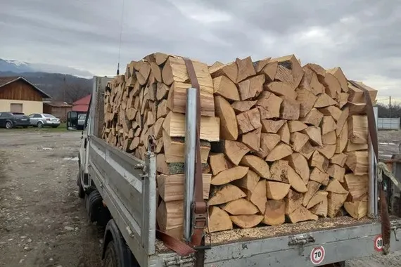 Hărman: Oprit în sat pentru duba cu fag