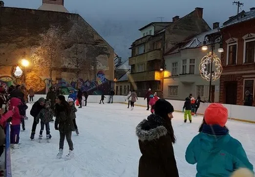 Patinoar în Piaţa Sf. Ioan, din 15 decembrie 