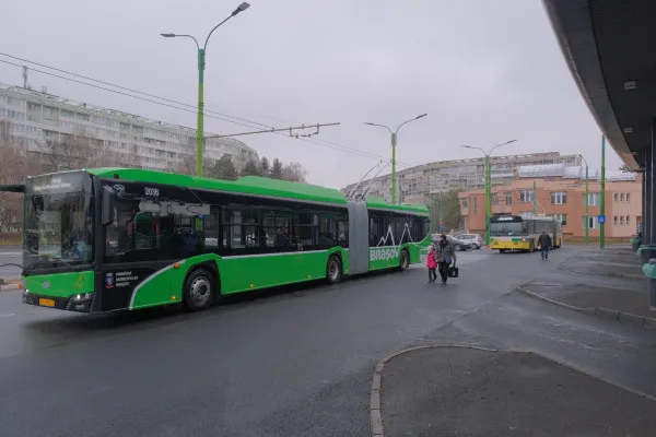 Promisiunea Primăriei Braşov: plus 300 de locuri pe oră în noile troleibuze de pe linia 8