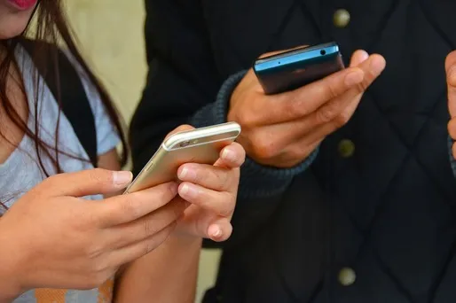 ANCOM: Cum poţi să reziliezi sau să modifici un contract încheiat cu un furnizor de servicii de telefonie  