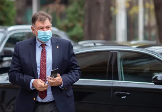 Vaccinat/nevaccinat la muncă, „varianta Rafila”