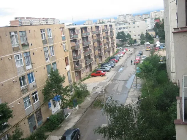 Un beţiv scăpat pe Pârâului: două accidente în mai puţin de 1 minut