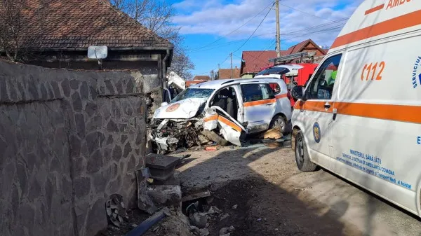 Din ambulanţă în dric: şi-a găsit sfârşitul după ce ambulanţa în care se afla a intrat într-un zid