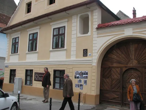 Născut în Braşov, uitat în Braşov
