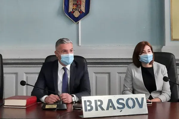 Noul subprefect al Brașovului a depus jurământul. „Voi reprezenta Guvernul, cu onoare, responsabilitate și demnitate, în fața tuturor brașovenilor”, a promis Lucian Pătrașcu
