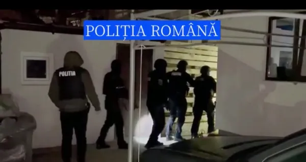 Banda celor 17 tâlhari: Făceau percheziţii prin Braşov, banii îi confiscau ca „probe”