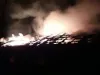Grajduri, cuprinse de flăcări: foc pe 500 mp, 7 maşini de pompieri la intervenţie