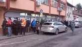 Brașovenii s-au grăbit să plătească taxele și impozitele locale. La sediul Direcției Fiscale de pe strada Dorobanților, coada s-a format înainte de deschiderea ghișeelor