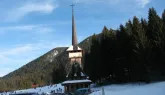 Poiana Braşov: Până şi biserica îşi face hotel