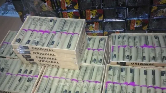Două vânzătoare au acum dosar penal pentru că au vândut petarde copiilor