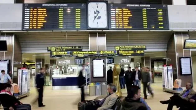 Tărlungeni: Îl aşteptau cătuşele acasă, oprit la îmbarcare, pe aeroport