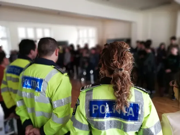 Jibert, Rupea şi Feldioara: Poliţiştii, la catedră
