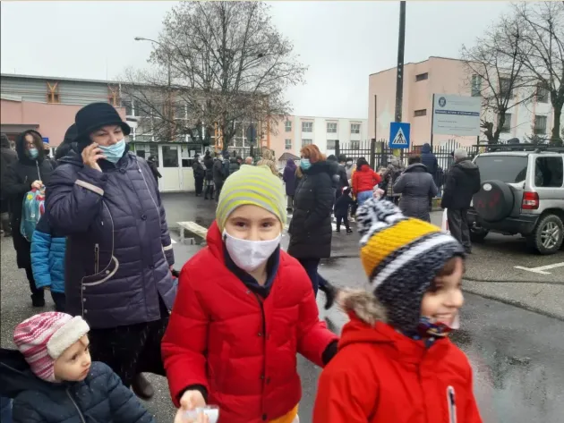 Cu „prezenţă fizică” şi săptămâna viitoare
