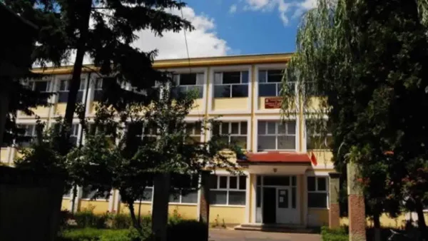Fostul Liceu de Construcţii din Braşov, transformat în „şcoală de tranzit”   
