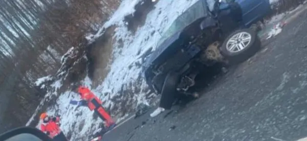 DN13 – o tânără șoferiță și-a făcut mașina praf în Pădurea Bogății. DN 73A - 3 victime, niciuna la spital