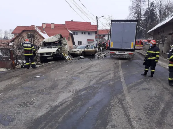 Grav accident lângă Castelul Bran, o persoană şi-a pierdut viaţa